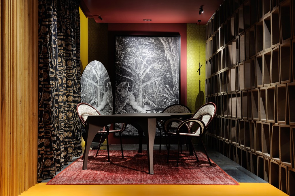 inside creative store lyon claude cartier mobilier contemporain Lyon inside creative store lyon claude cartier mobilier contemporain Lyon